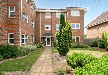 2 bedroom apartment for sale - Barker Road, Chertsey, Surrey, KT16 - Property View 1