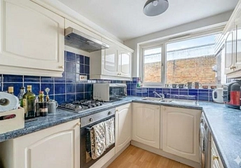 2 bedroom maisonette for sale - High Street, Horsell, Woking, GU21 - Property View 1