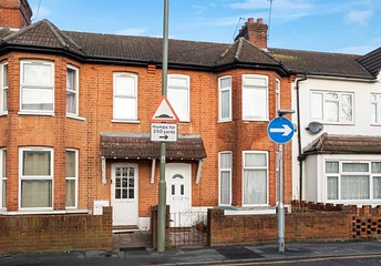 3 bedroom house for sale - Walton Road, Woking, GU21 - Property View 1
