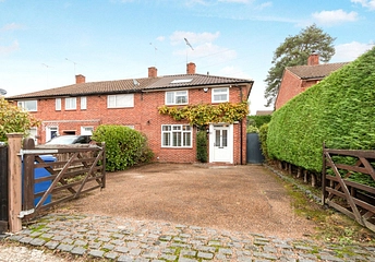 3 bedroom house for sale - Henslow Way, Woking, Surrey, GU21 - Property View 1