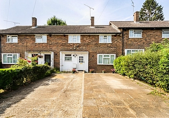 3 bedroom house for sale - Balmoral Drive, Woking, Surrey, GU22 - Property View 1