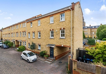 5 bedroom house for sale - Florence Way, Knaphill, Woking, Surrey, GU21 - Property View 1