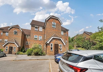 3 bedroom apartment to rent - Malmers Well Road, High Wycombe, HP13 - Property View 1