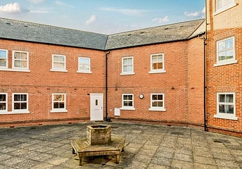 3 bedroom apartment to rent - Nymet Court, Aylesbury, HP19 - Property View 1